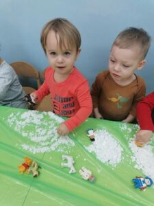 Zabawy sensoryczne ze śniegiem – grupa II
