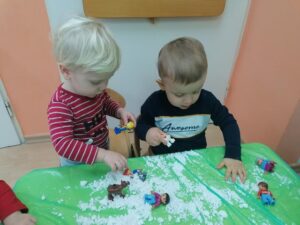 Zabawy sensoryczne ze śniegiem – grupa II