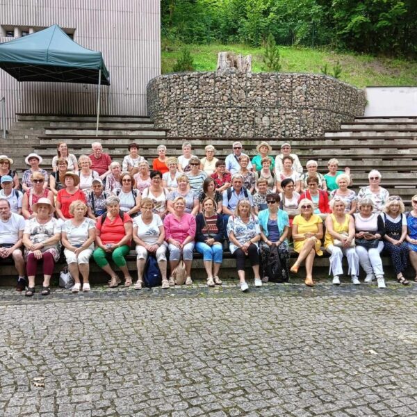 Lipiec w Seniorze - seniorzy podczas wycieczki