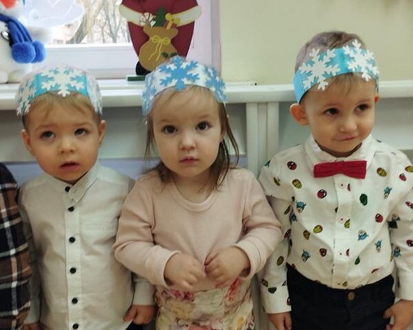 Dzień Babci i Dziadka w żłobku w Lubinie - dzieci podczas zabaw