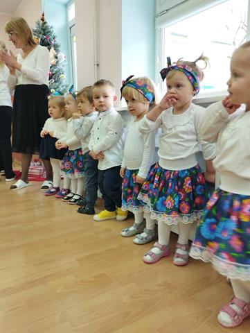 Dzień Babci i Dziadka w żłobku w Lubinie - dzieci podczas zabaw