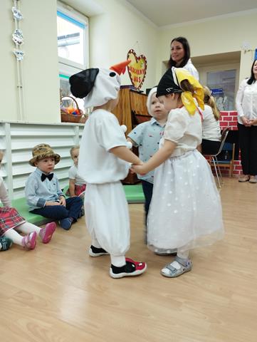 Dzień Babci i Dziadka w żłobku w Lubinie - dzieci podczas zabaw