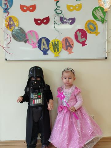 Zabawa karnawałowa w żłobku w Lubinie - dzieci w przebraniu