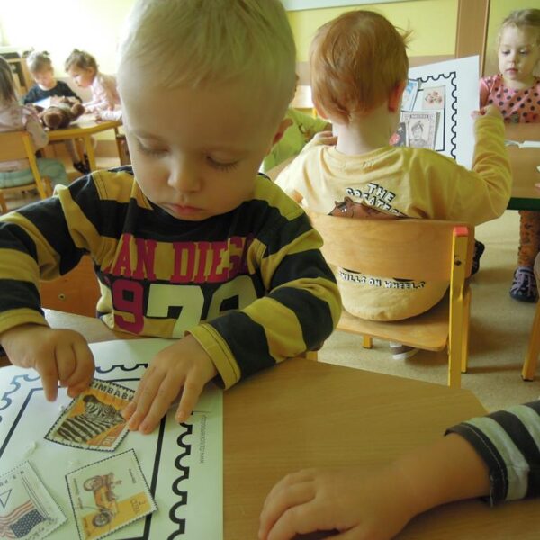 Dzień Znaczka Pocztowego -zajęcia w grupie III