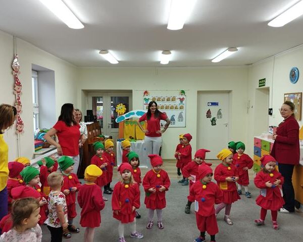 Święto Krasnala i wizyta przedszkolaków