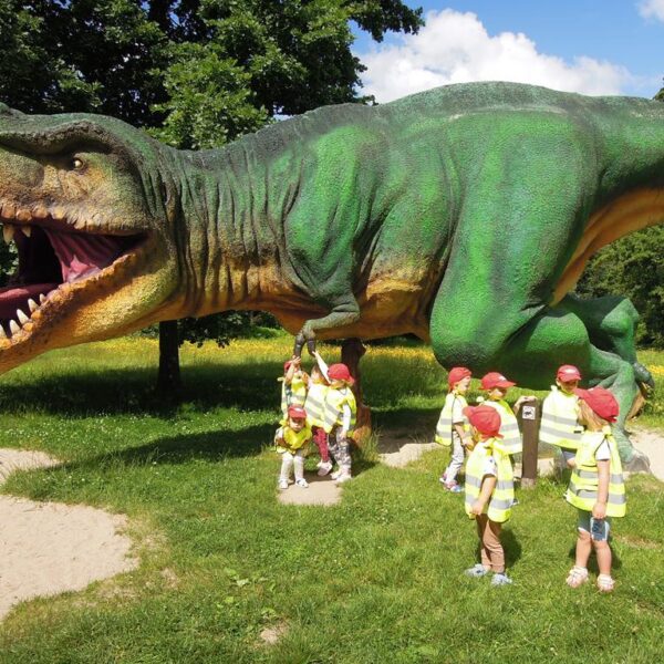 Spacer po parku - spotkanie z dinozaurami