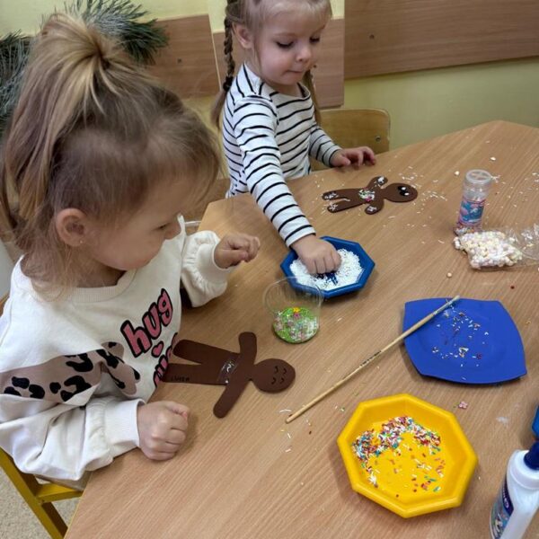 Indywidualna praca plastyczna w grupa III Piernikowy ludzik