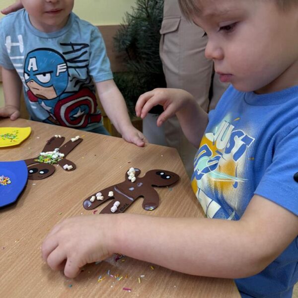 Indywidualna praca plastyczna w grupa III Piernikowy ludzik