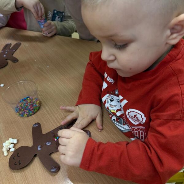 Indywidualna praca plastyczna w grupa III Piernikowy ludzik