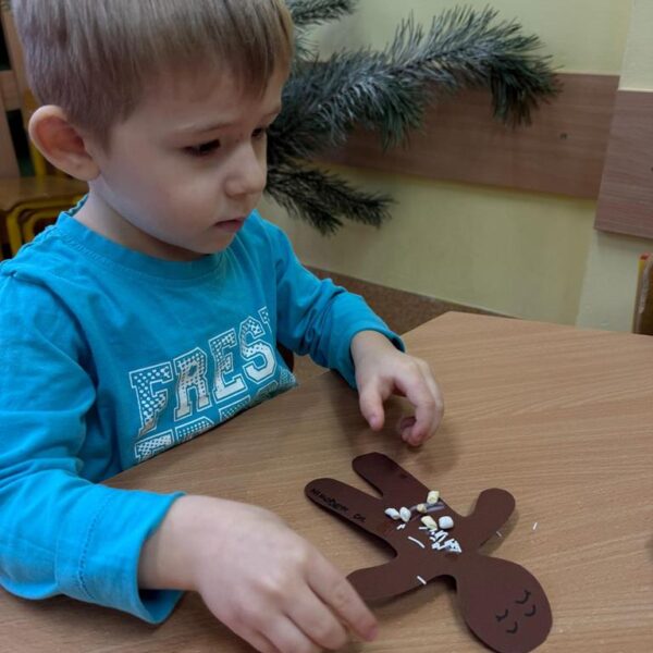 Indywidualna praca plastyczna w grupa III Piernikowy ludzik