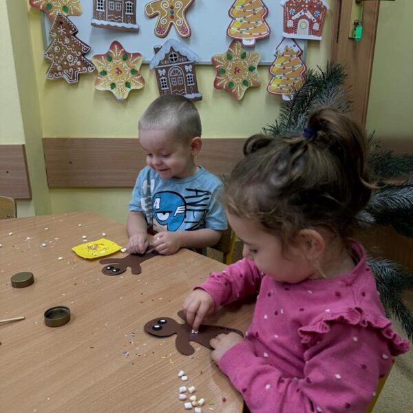 Indywidualna praca plastyczna w grupa III Piernikowy ludzik