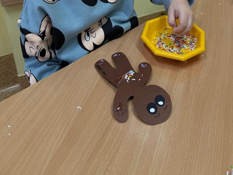 Indywidualna praca plastyczna w grupa III Piernikowy ludzik