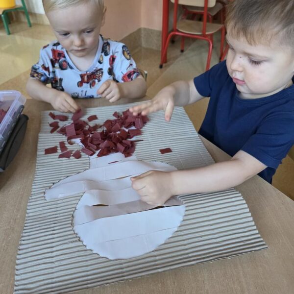 Wspólna praca plastyczna w grupie II Kolorowy pierniczek