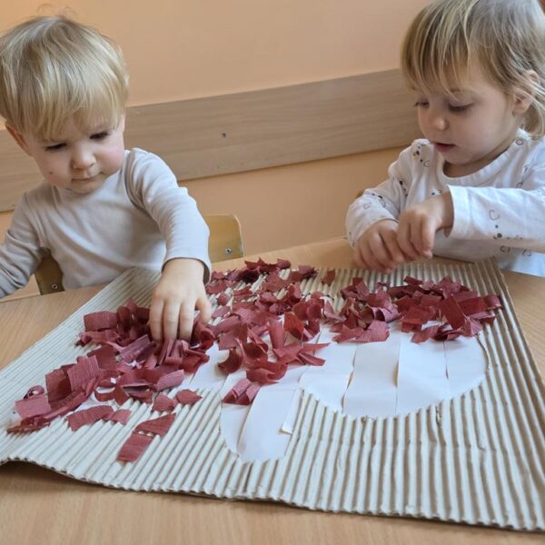 Wspólna praca plastyczna w grupie II Kolorowy pierniczek