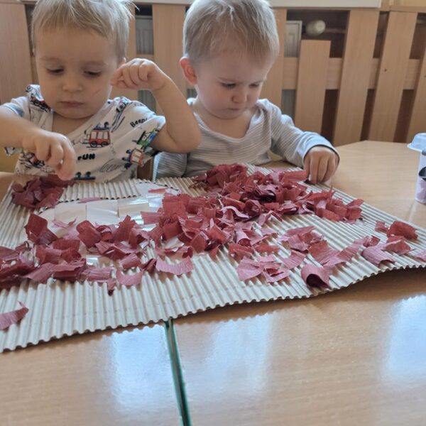 Wspólna praca plastyczna w grupie II Kolorowy pierniczek