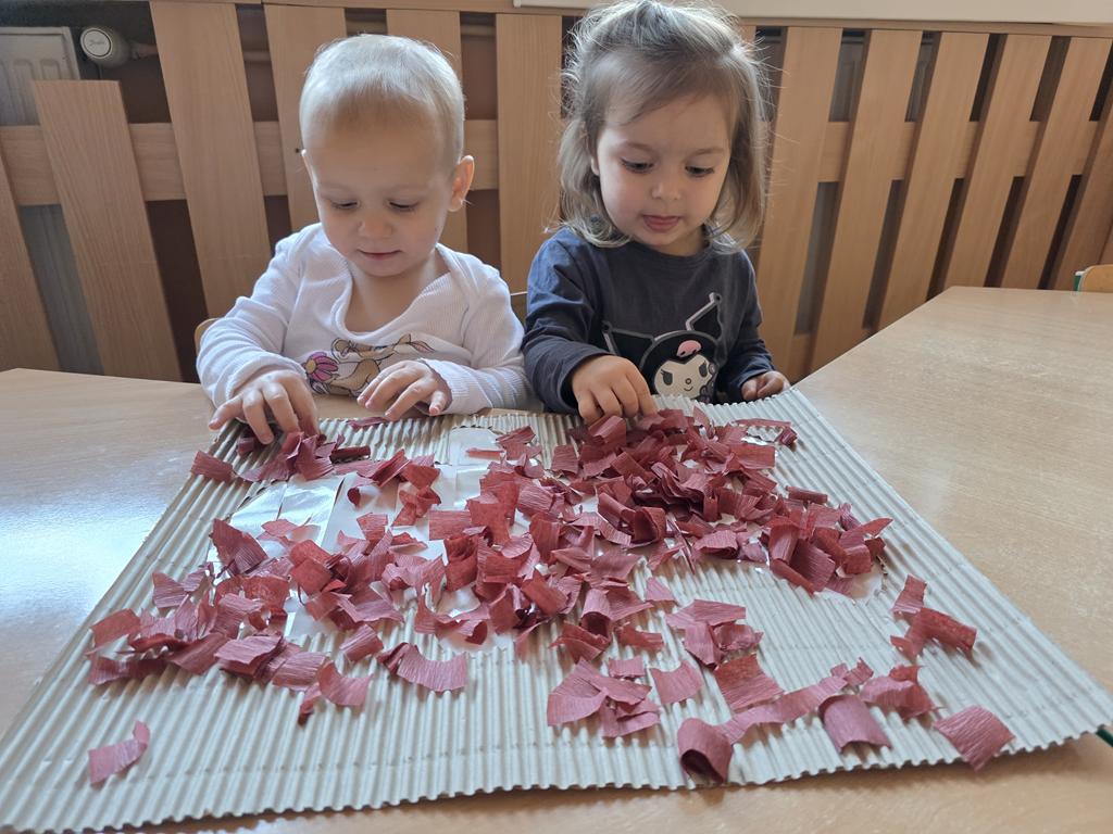 Wspólna praca plastyczna w grupie II Kolorowy pierniczek