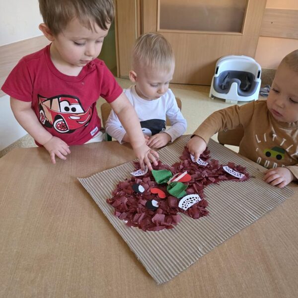 Wspólna praca plastyczna w grupie II Kolorowy pierniczek