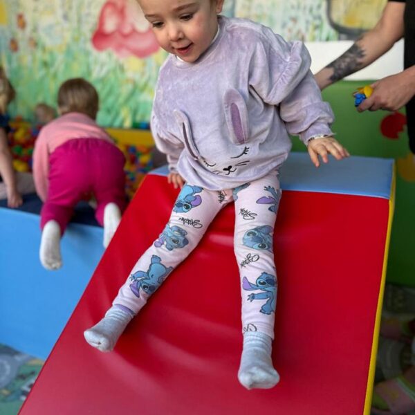 zabawy w basenie z kulkami