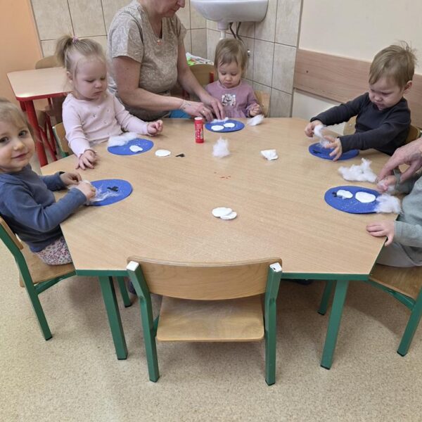 Bałwanek - praca plastyczna w grupie II