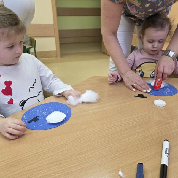 Bałwanek - praca plastyczna w grupie II