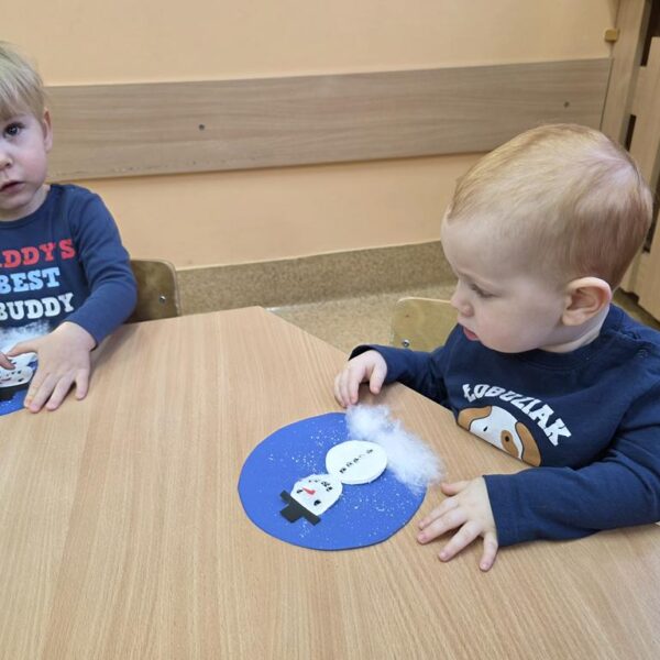 Bałwanek - praca plastyczna w grupie II