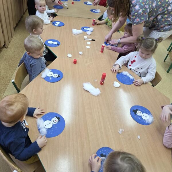 Bałwanek - praca plastyczna w grupie II