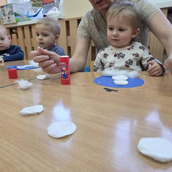 Bałwanek - praca plastyczna w grupie II