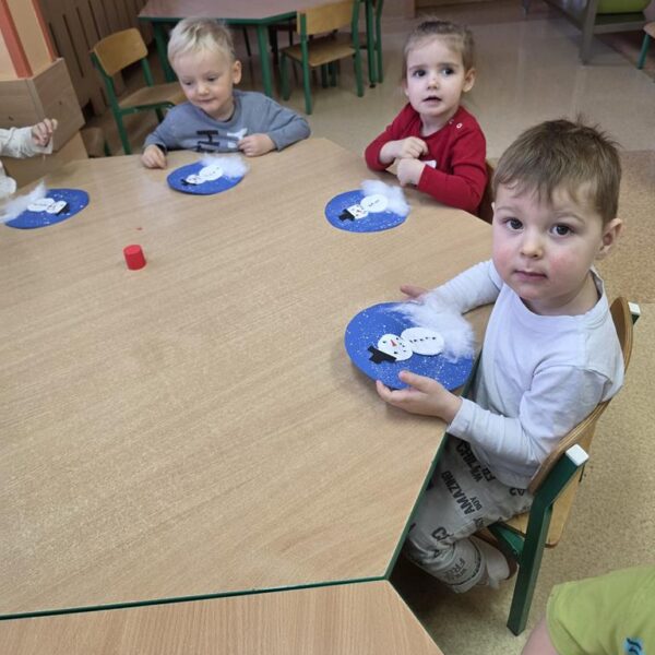 Bałwanek - praca plastyczna w grupie II