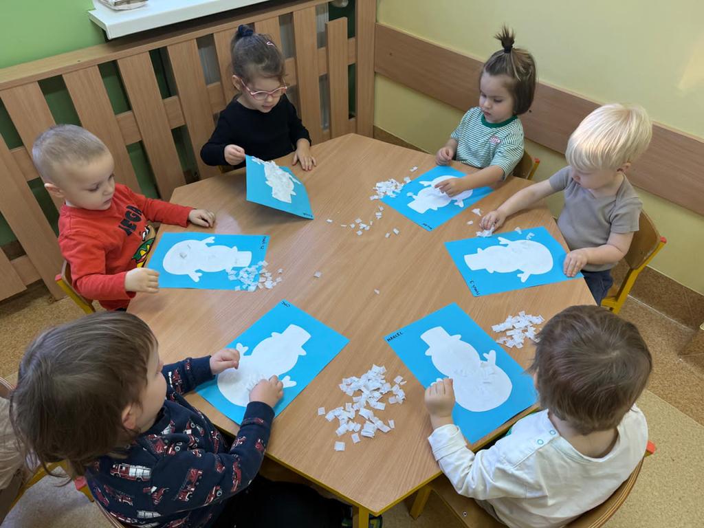 Bałwanek - praca plastyczna w grupie III