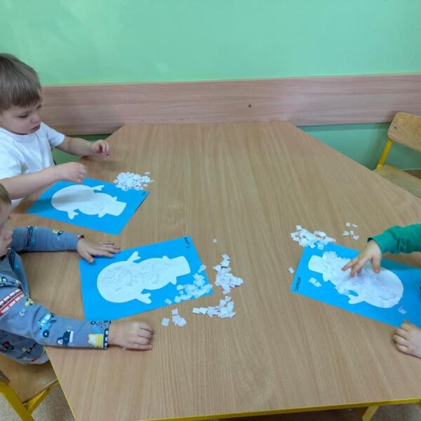 Bałwanek - praca plastyczna w grupie III