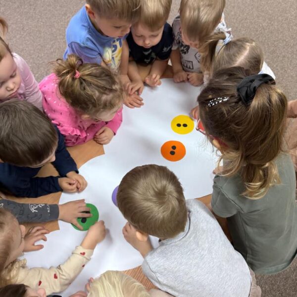 Bałwanek - praca plastyczna w grupie III