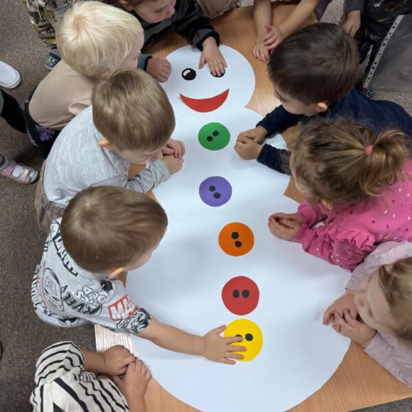 Bałwanek - praca plastyczna w grupie III