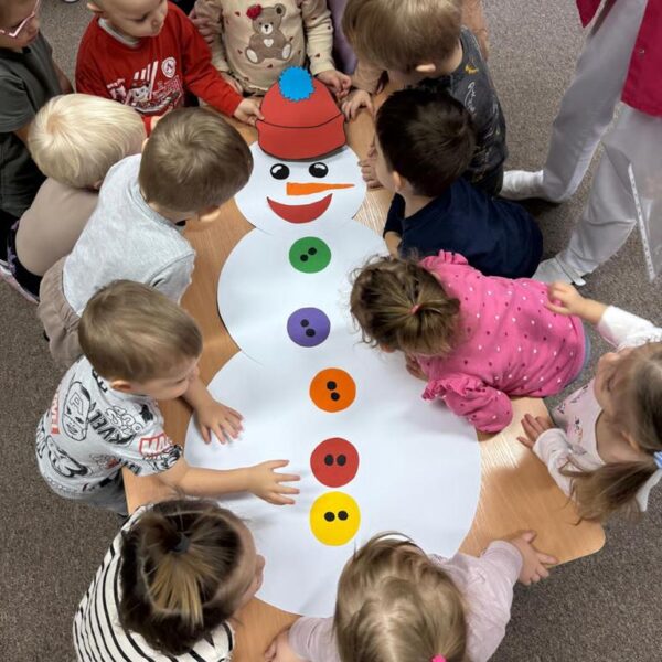 Bałwanek - praca plastyczna w grupie III