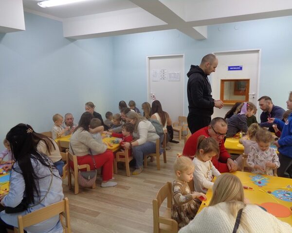 Przedświąteczne zajęcia plastyczne z rodzicami