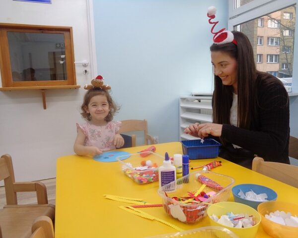 Przedświąteczne zajęcia plastyczne z rodzicami