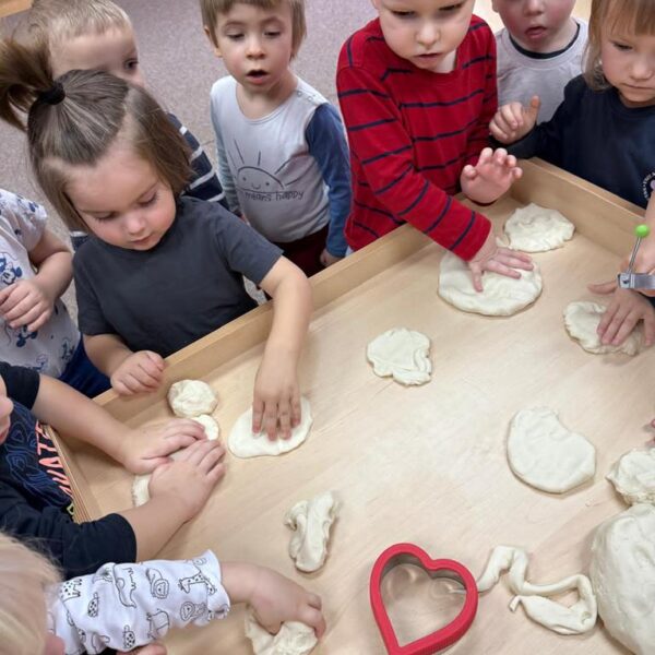 Przygotowania do dnia Babci i Dziadka