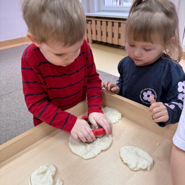 Przygotowania do dnia Babci i Dziadka
