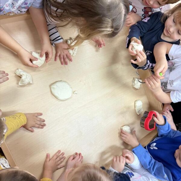 Przygotowania do dnia Babci i Dziadka