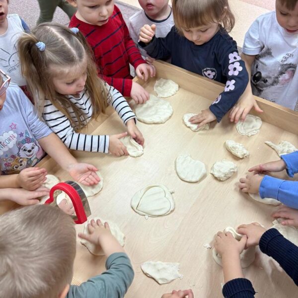 Przygotowania do dnia Babci i Dziadka