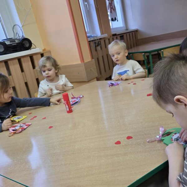 Przygotowania do dnia Babci i Dziadka