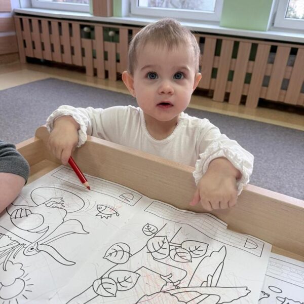 W kąciku zabaw plastycznych - grupa I