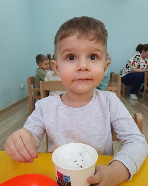 Sianie rzeżuchy - zabawa sensoryczna w grupie IV