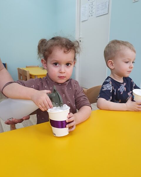 Sianie rzeżuchy - zabawa sensoryczna w grupie IV