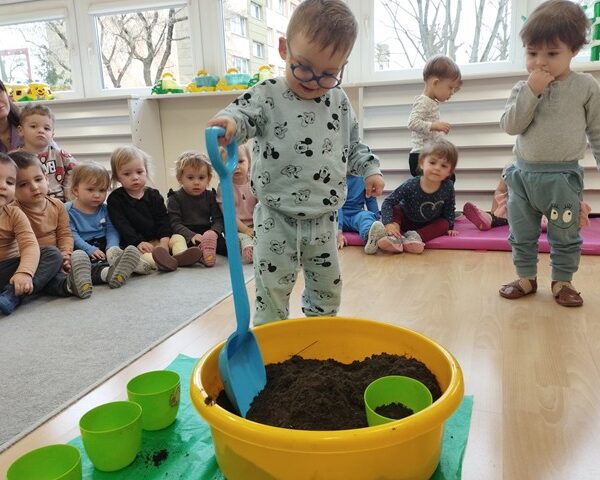 Wiosenne sadzenie kwiatów – grupa II