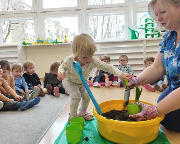 Wiosenne sadzenie kwiatów – grupa II