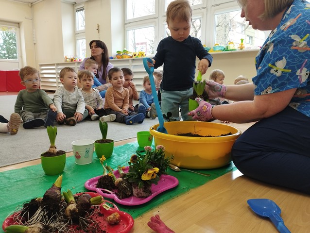 Wiosenne sadzenie kwiatów – grupa II