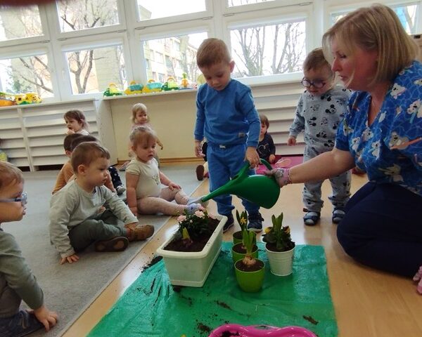 Wiosenne sadzenie kwiatów – grupa II