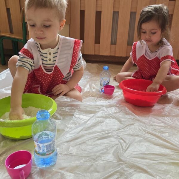 Zabawy masą sensoryczną - grupa II