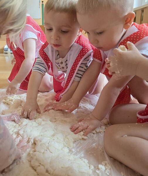 Zabawy masą sensoryczną - grupa II