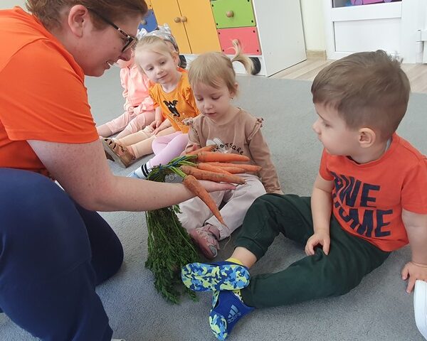 Dzień Marchewki zajęcia prozdrowotne w grupie IV